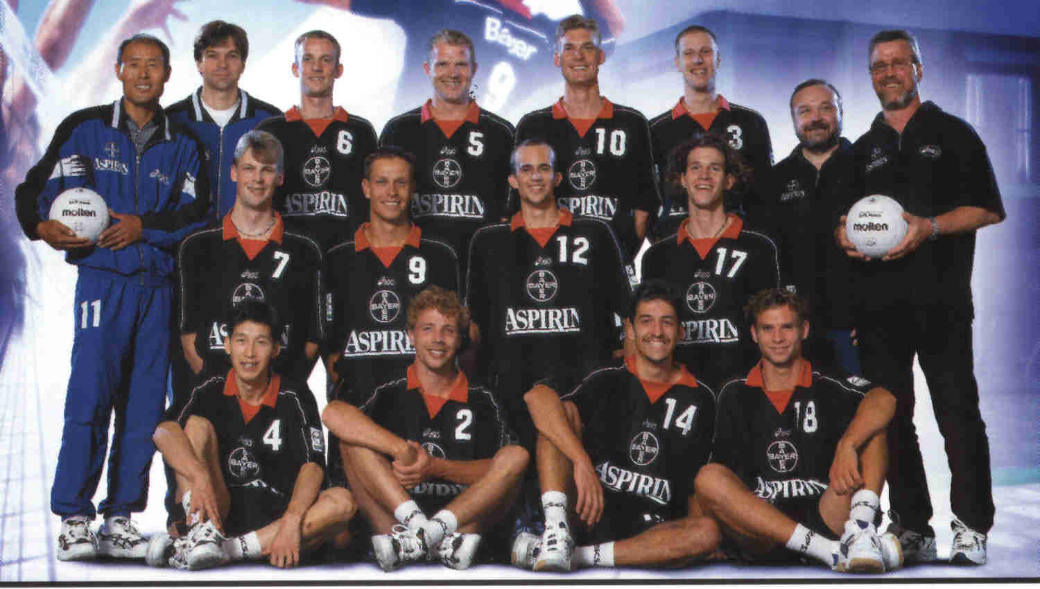 Das komplette Foto gibt es als Autogrammkarte!